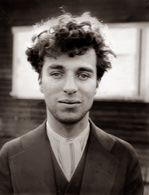 Description: http://4.bp.blogspot.com/-qhTNFJ0El90/UpvkvR0AyGI/AAAAAAAAIno/YPqNf3lheL8/s1600/charlie-chaplin-1916.jpg